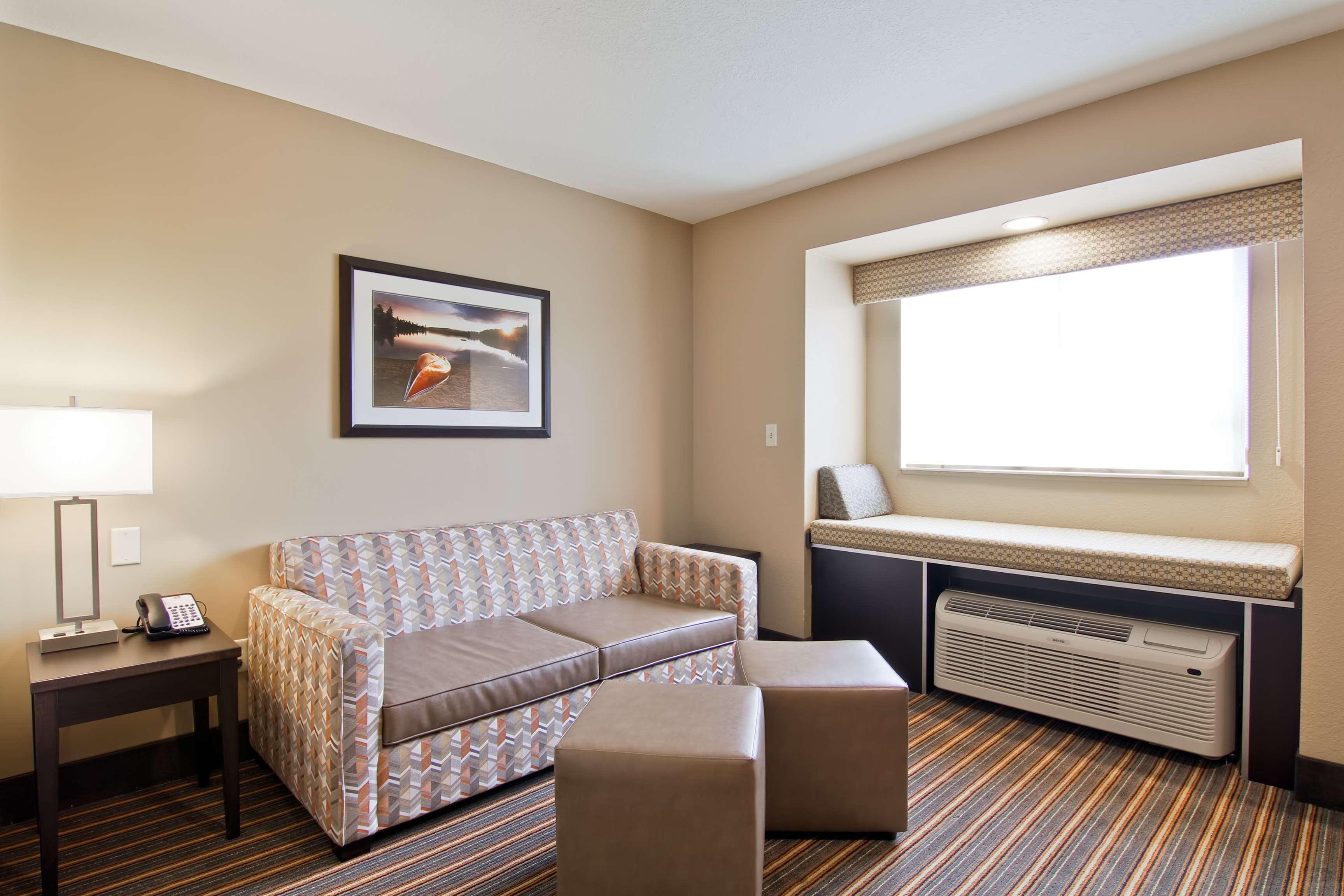 Best Western Plus Woodstock Inn & Suites Exterior photo