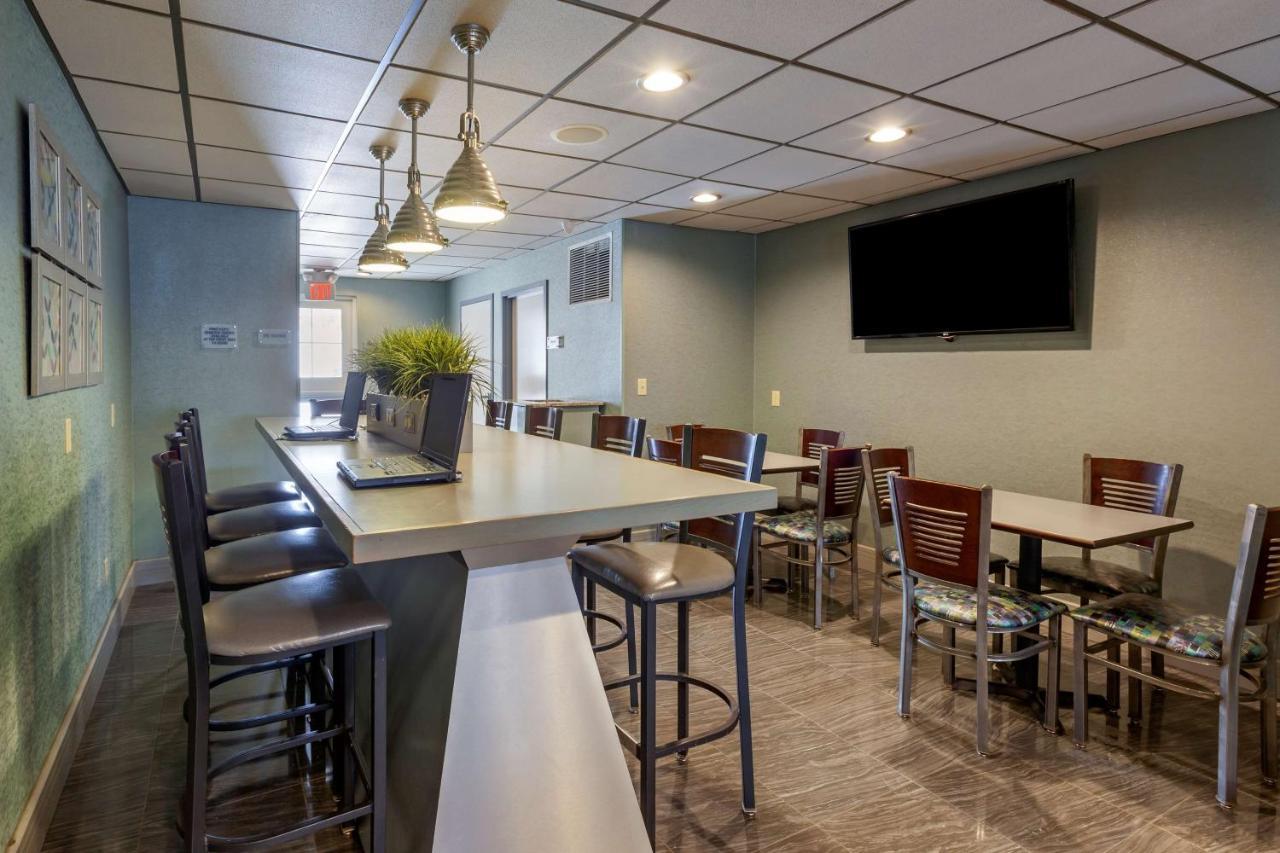 Best Western Plus Woodstock Inn & Suites Exterior photo