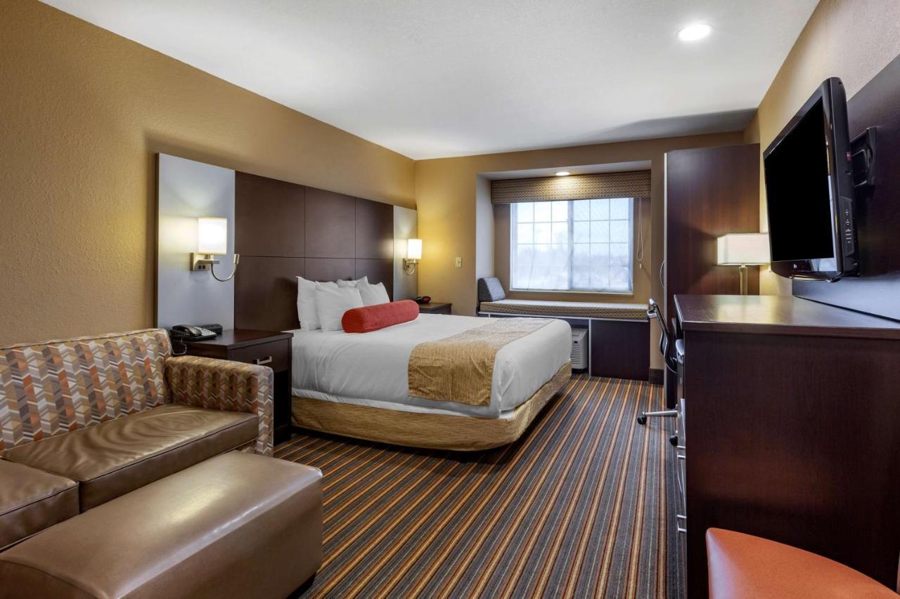 Best Western Plus Woodstock Inn & Suites Exterior photo