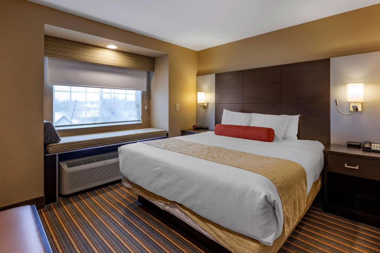 Best Western Plus Woodstock Inn & Suites Exterior photo