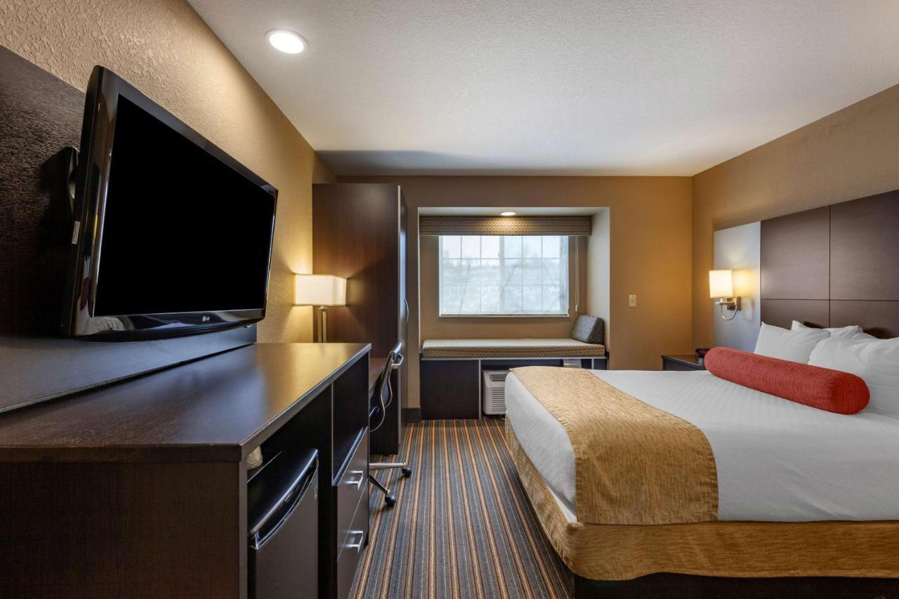 Best Western Plus Woodstock Inn & Suites Exterior photo