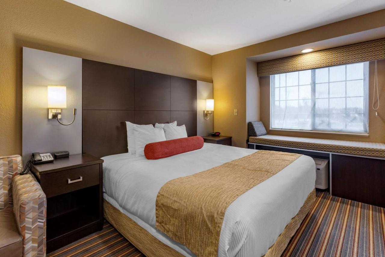 Best Western Plus Woodstock Inn & Suites Exterior photo