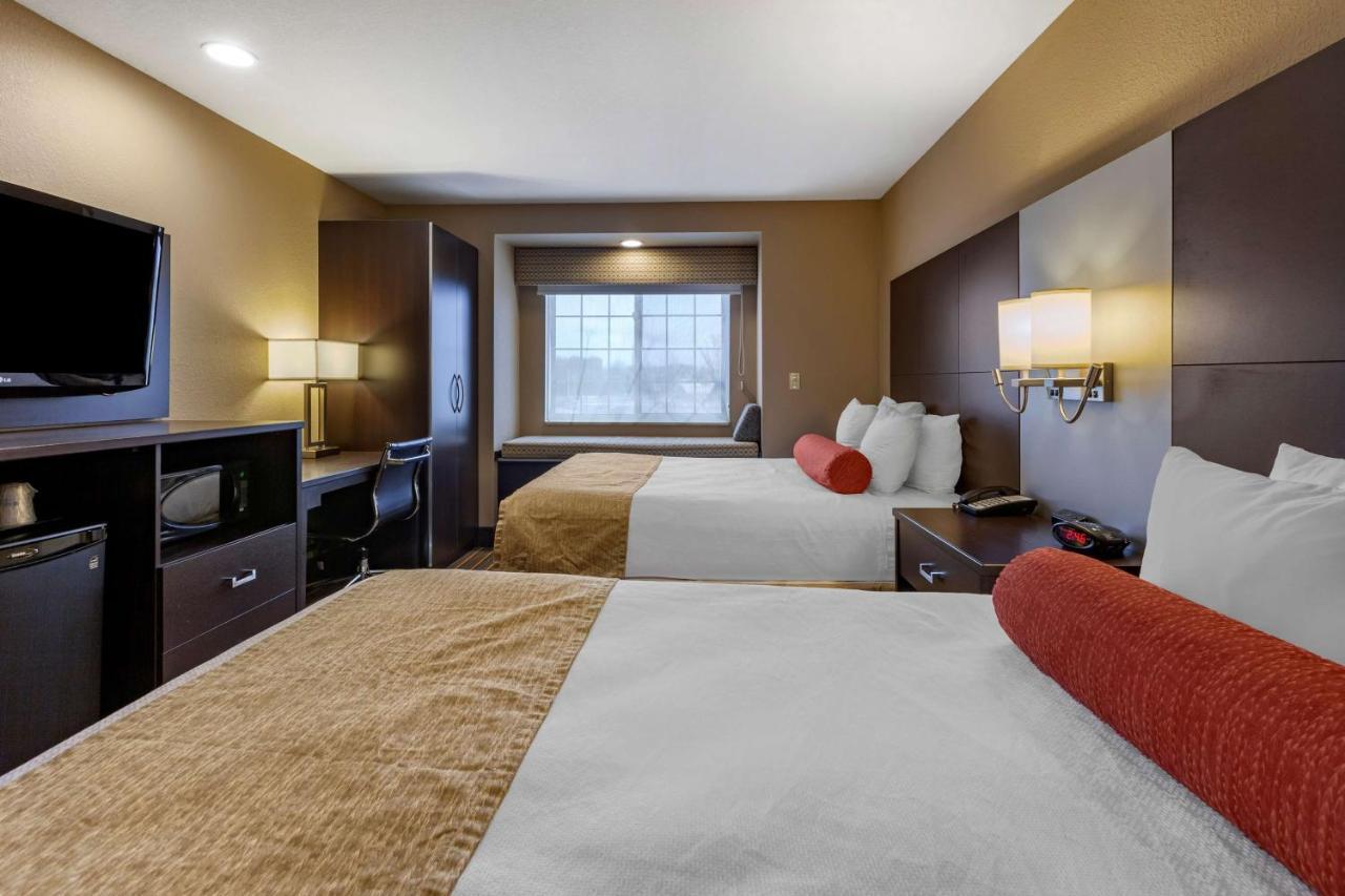 Best Western Plus Woodstock Inn & Suites Exterior photo